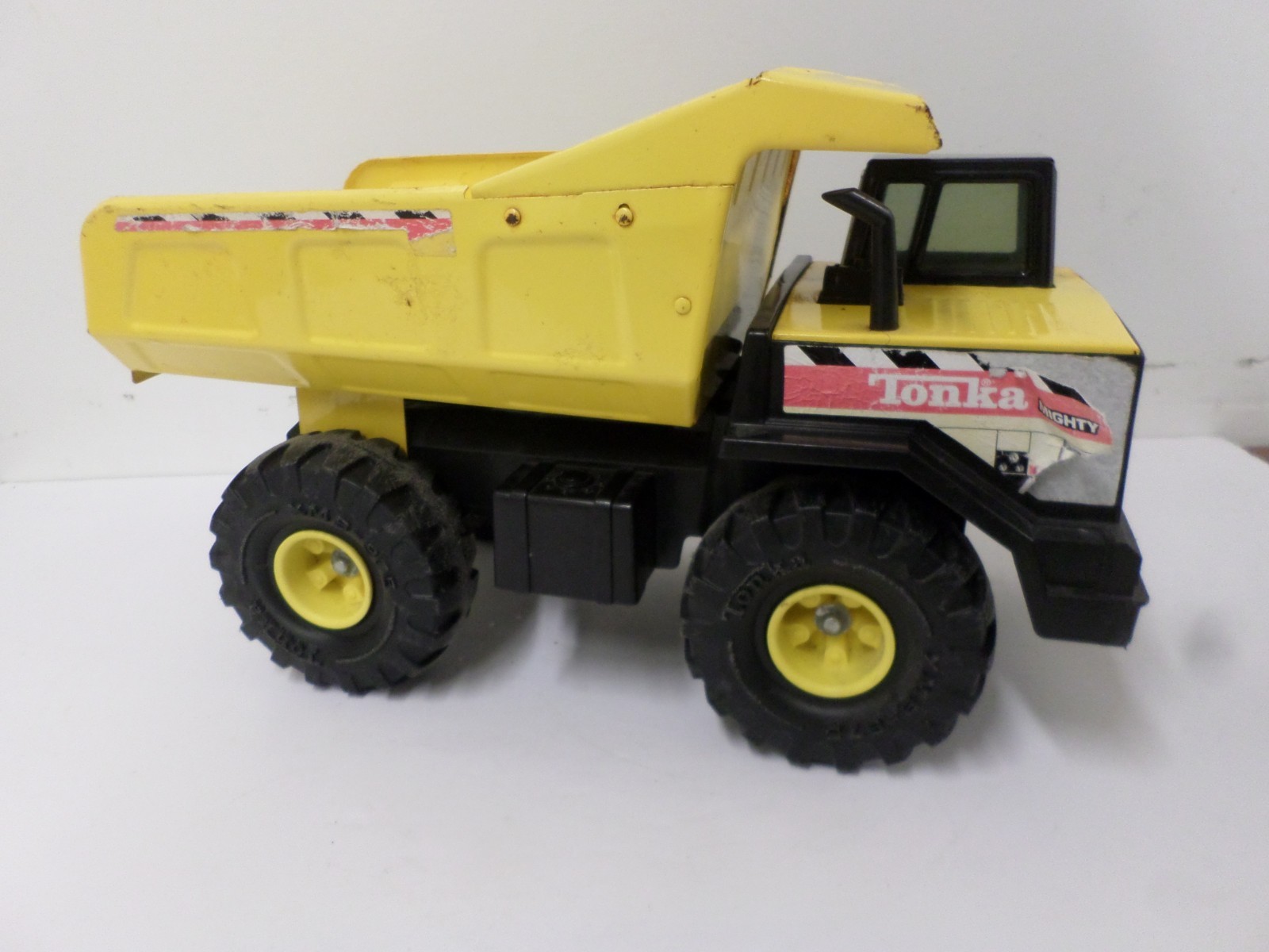 Vintage Pressed Steel Tonka # 768 Yellow Dump Truck 17