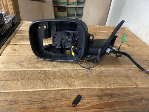 73p 2016-2019 Volvo XC90 Side Bracket 31407731 | TascaParts.com