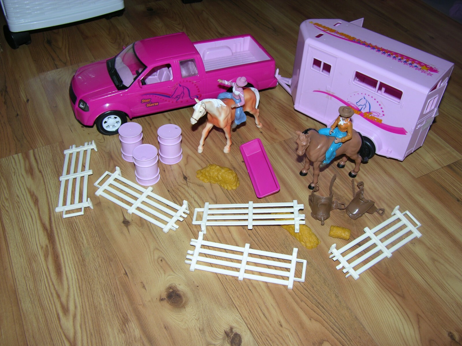 pink truck and horse trailer toy