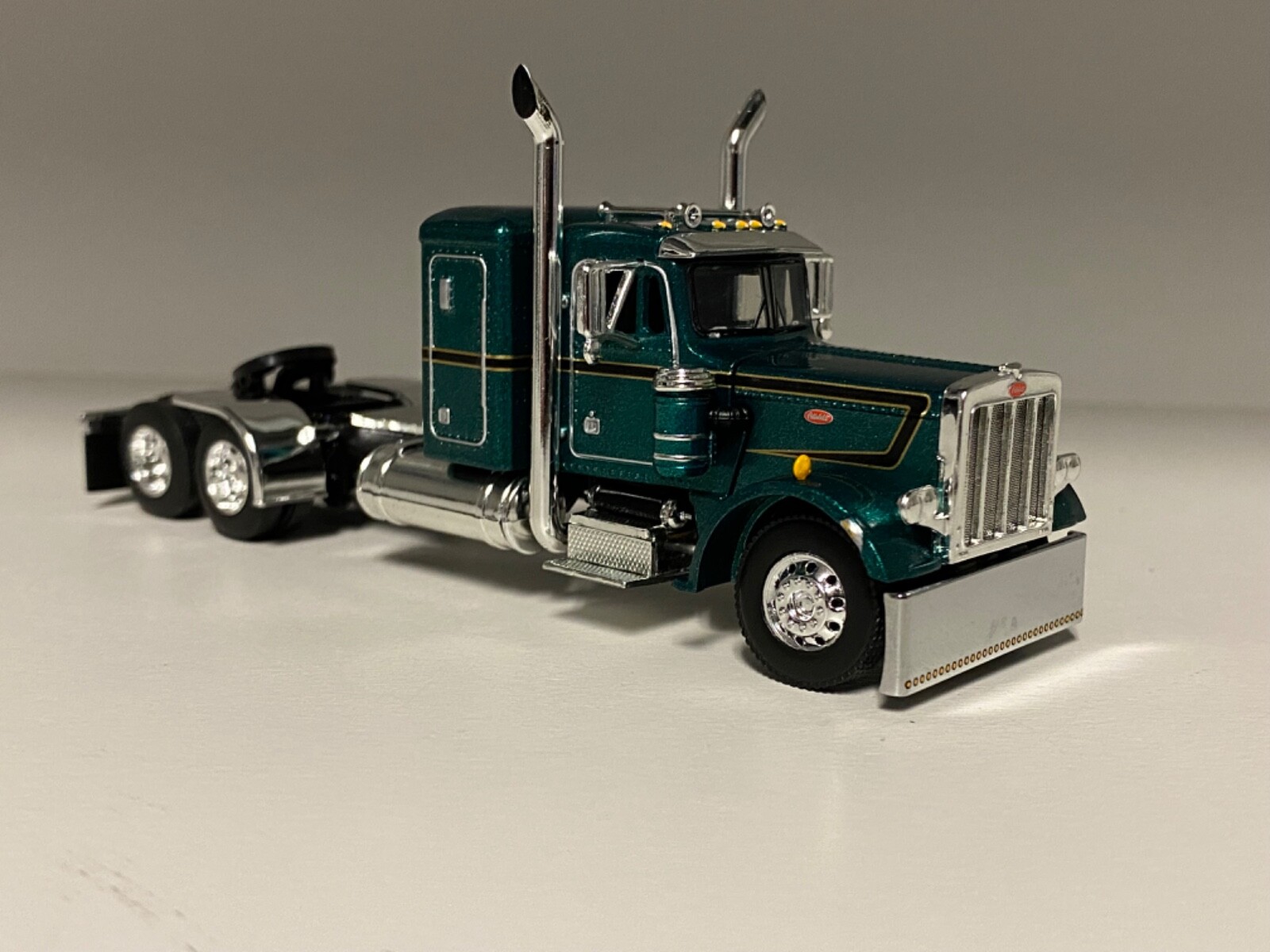 DCP 1/64 GREEN & BLACK PETERBILT 359 36