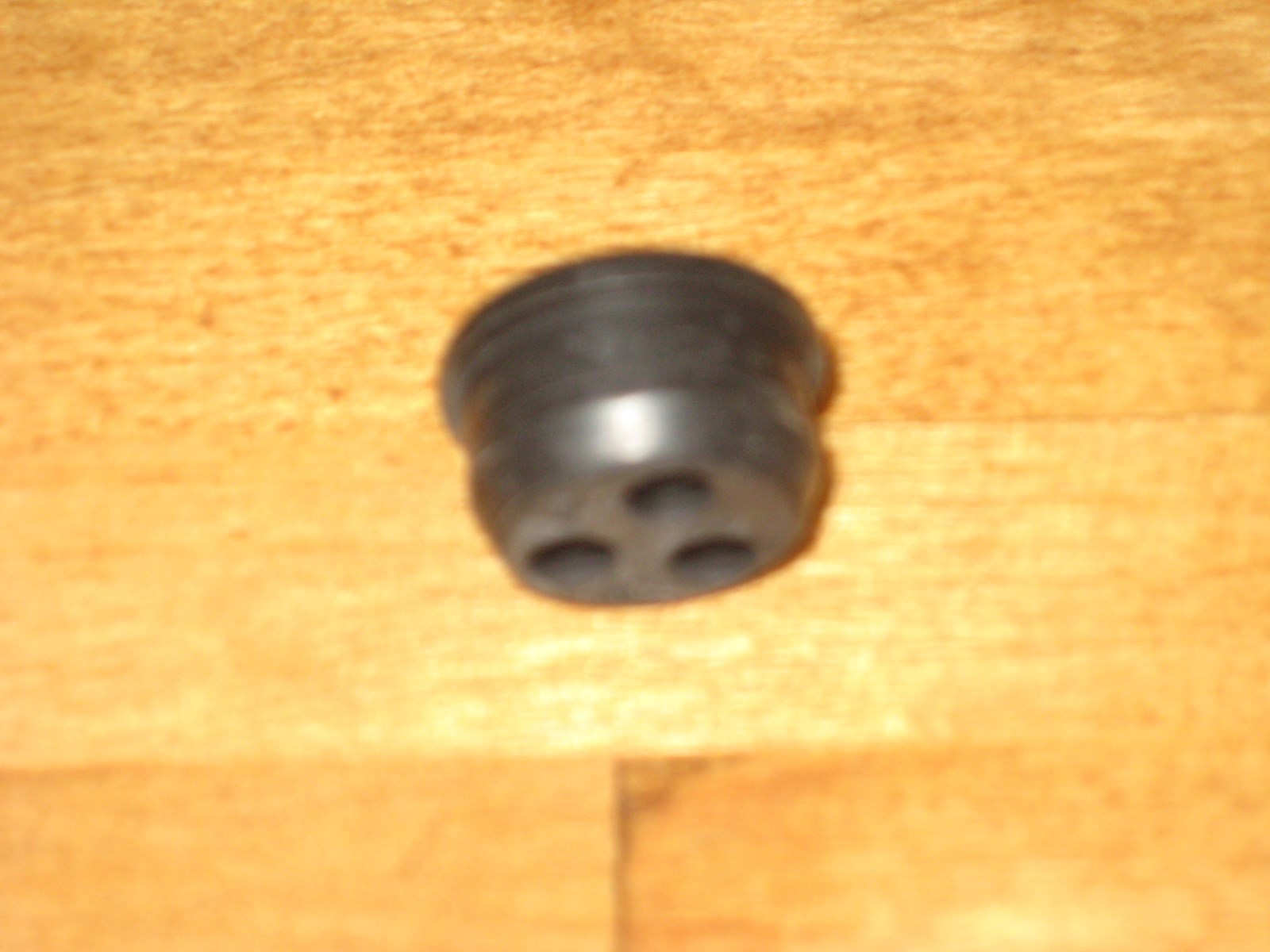 OEM ECHO Fuel Grommet Part #13211546730 Fits multiple models.Sold individually.