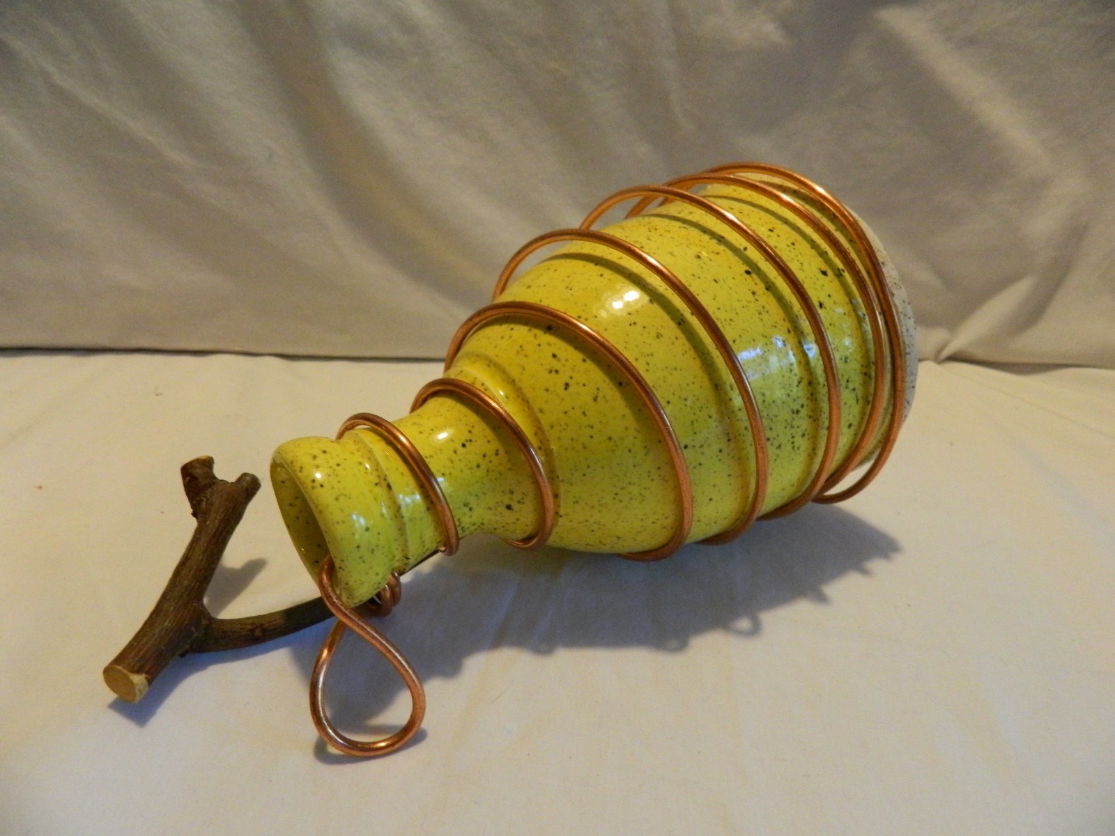 2HAND CRAFTED COPPER WIRE WRAP YELLOW POTTERY BIRD HOUSE