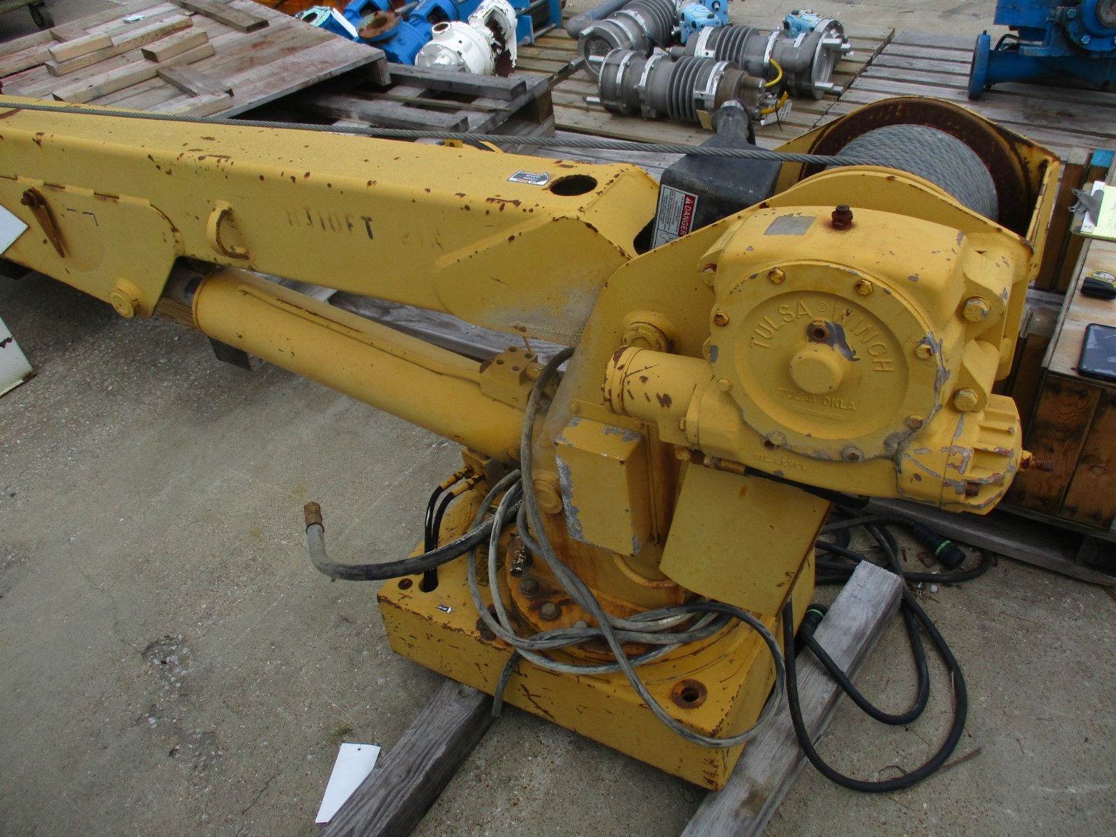 IMT CRANE CO. MODEL:5016-20 MFD:7/27/90 12FT-20FT MAX:8600LBS #910325H USED