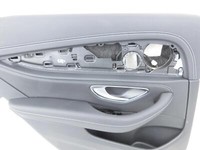 Mercedes W213 E200 16-20 Lim Türverkleidung Türpappe Links Hinten Mercedes W213 E200 16-20 09.11.2018 A2137307705... Vorschau 4