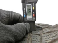 Mercedes W220 S430 98-02 2x Reifen Winterreifen Hankook 225/55R17 97H 6.0-6.4mm Mercedes W220 S430 98-02 13.03.2002... Vorschau 2