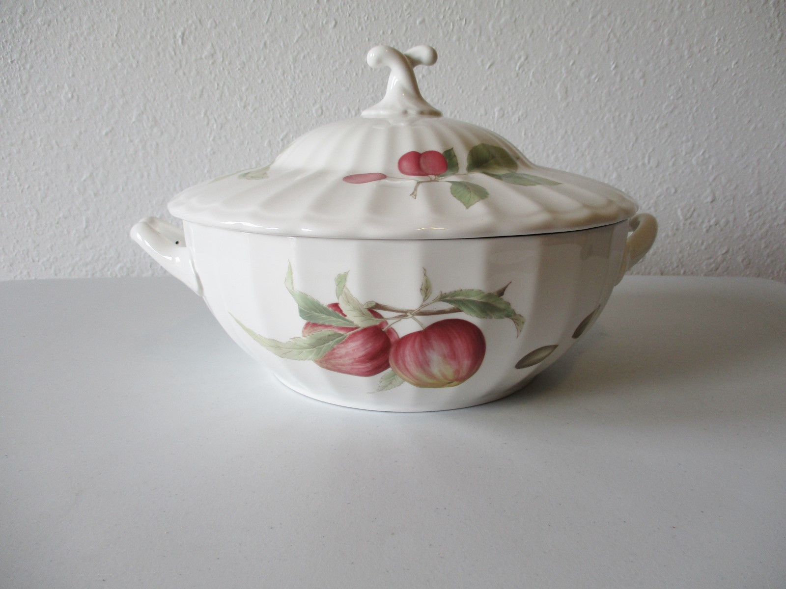 Mikasa Maxima Belle Terre 2.5 Qt. Round Covered Casserole 9