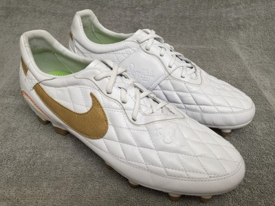 ronaldinho white and gold cleats