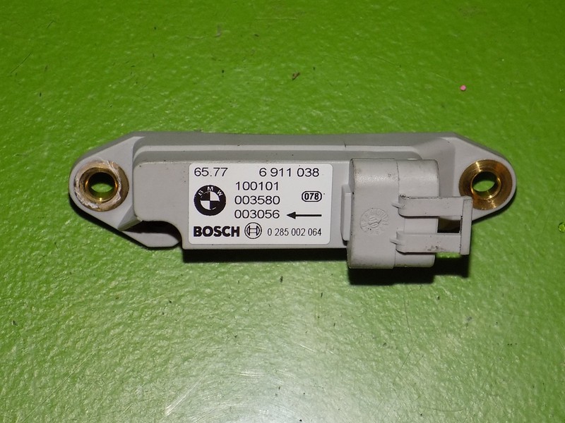 01-05 BMW 325i E46 OEM 6911038 side impact crash sensor SRS BOSCH ONE