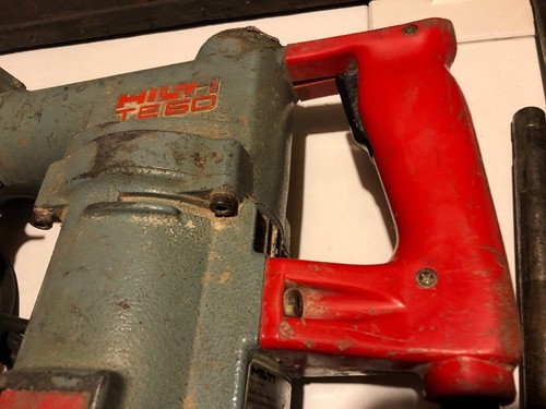 Hilti TE60 Rotary Hammer Drill & 8 Bits 800W 7.7A 115V 50-60 Hz Concrete Max 2”