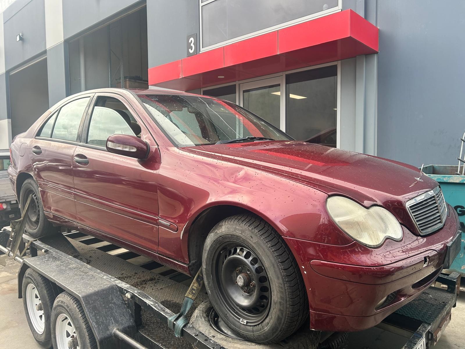 2002 C Class MERCEDES REAR BUMPER W203 SEDAN CLASSIC PAINTED TOP MOULD 11/00-06/0 image 6