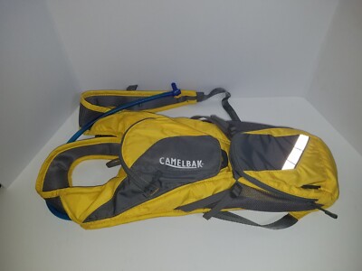 CamelBak Rogue Hydration Pack 2.0 L Yellow  Excellent Condition  PreOwned