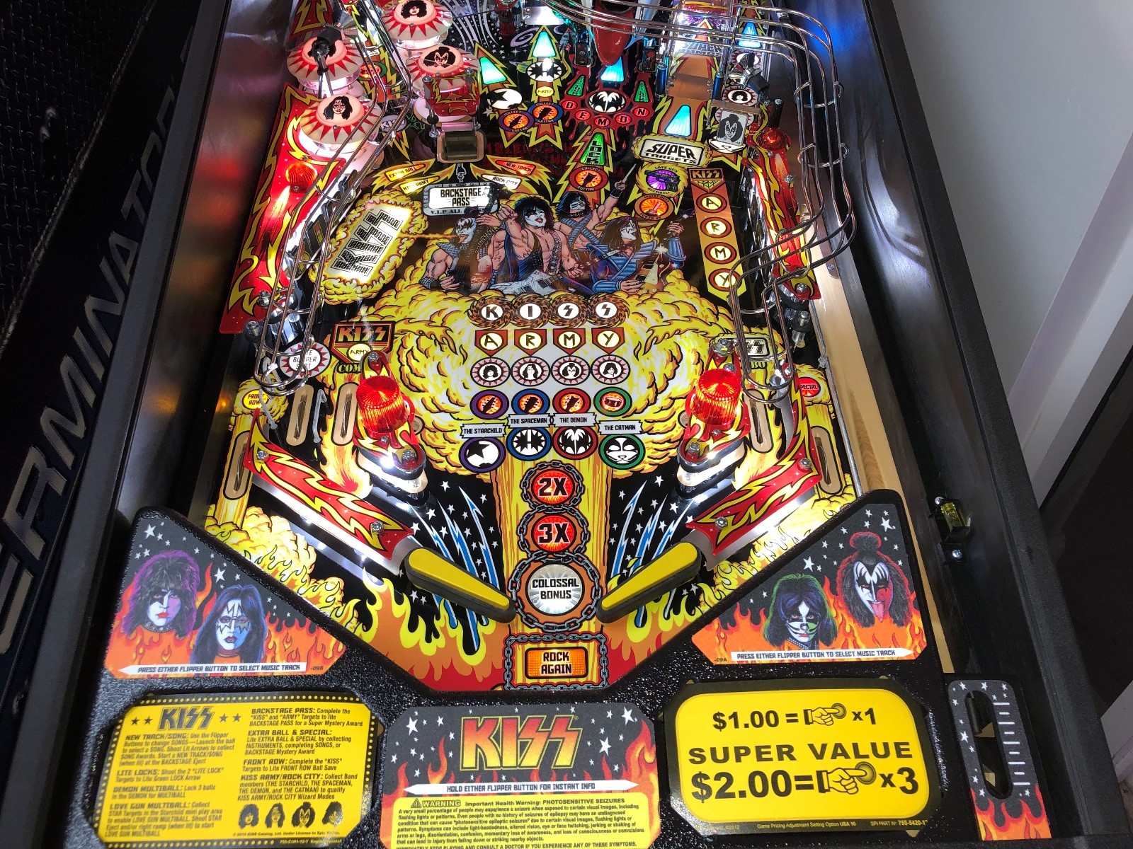 KISS  PINBALL MACHINE STERN 2015 NEW JUST TAKEN OUT OF THE BOX $499 SHIPS