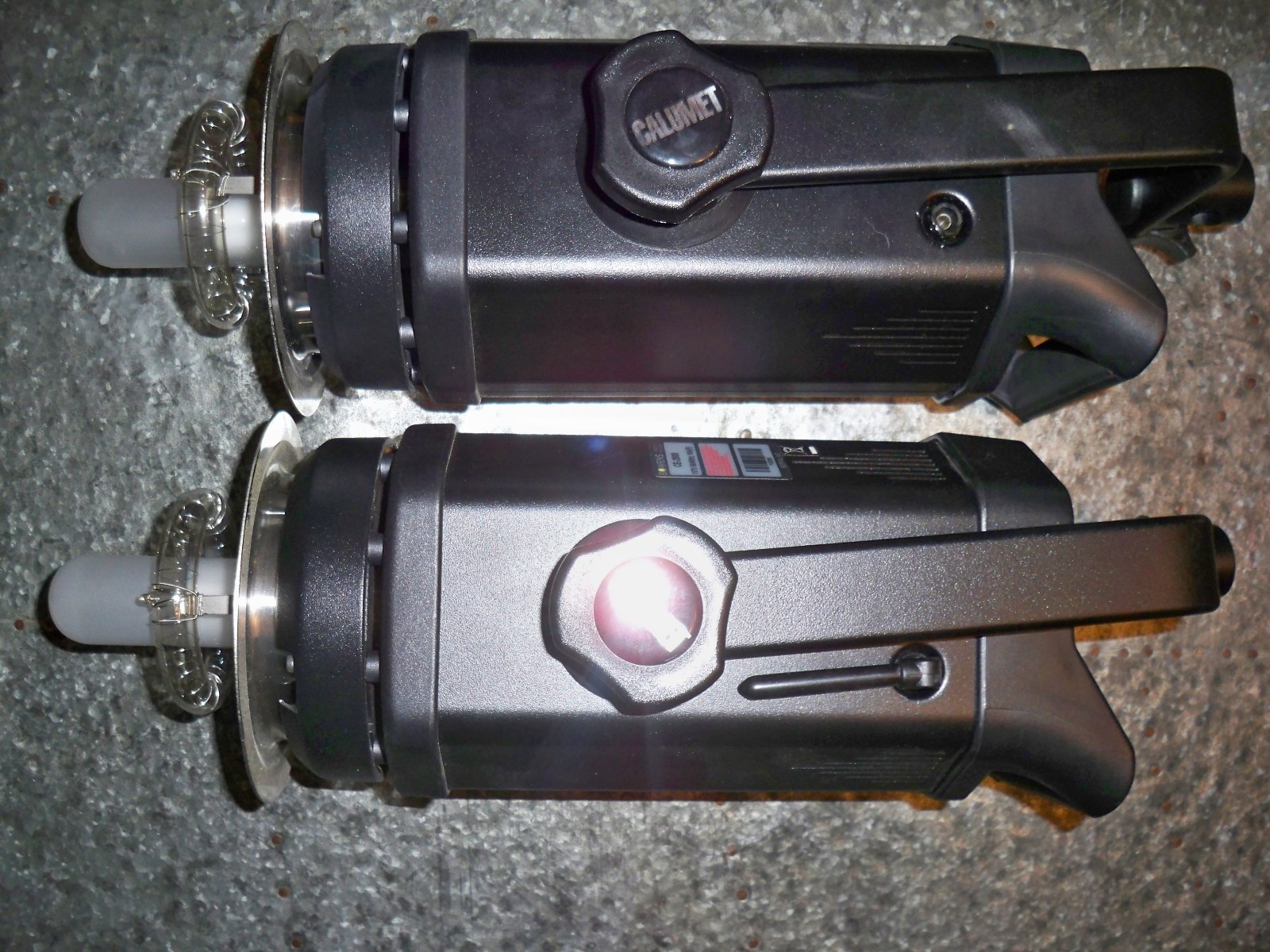 Pair - Calumet Travelite 375r Monolight Professional Studio Lighting Set CE-2500