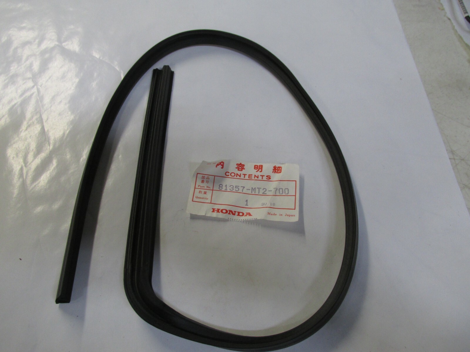 バイイー NOS Honda OEM R. Saddlebag Rubber Seal Strip 88-89 GL1500