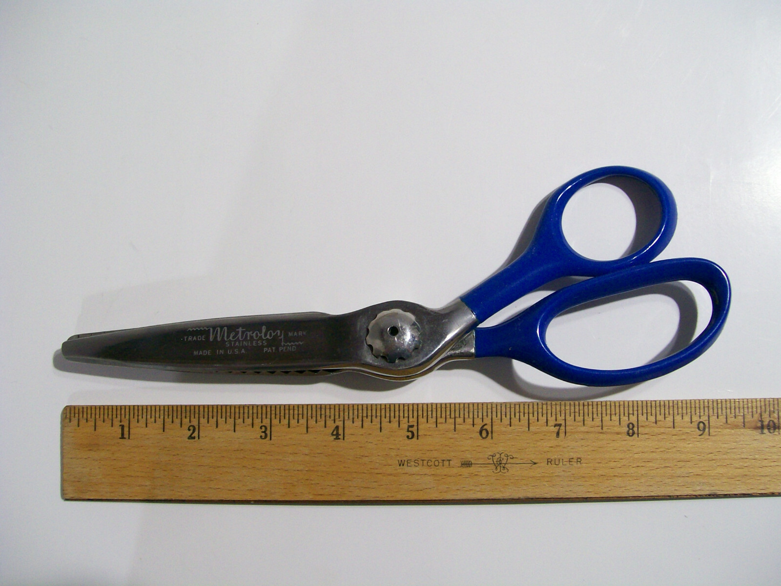 Vintage Metroloy PINKING SHEARS, stainless steel 9.25