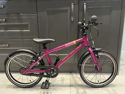 Islabikes cnoc 16 in pink with mudguards 2022