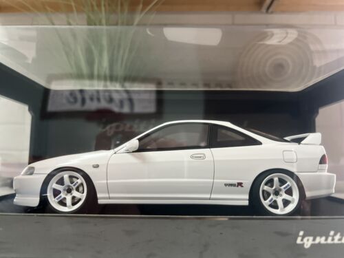 IG2941 Toyota Sprinter Trueno GT Apex (AE86) w/Engine 1/43 IG2941 Toyota Sprinter Trueno GT Apex (AE86) w/Engine 1/43