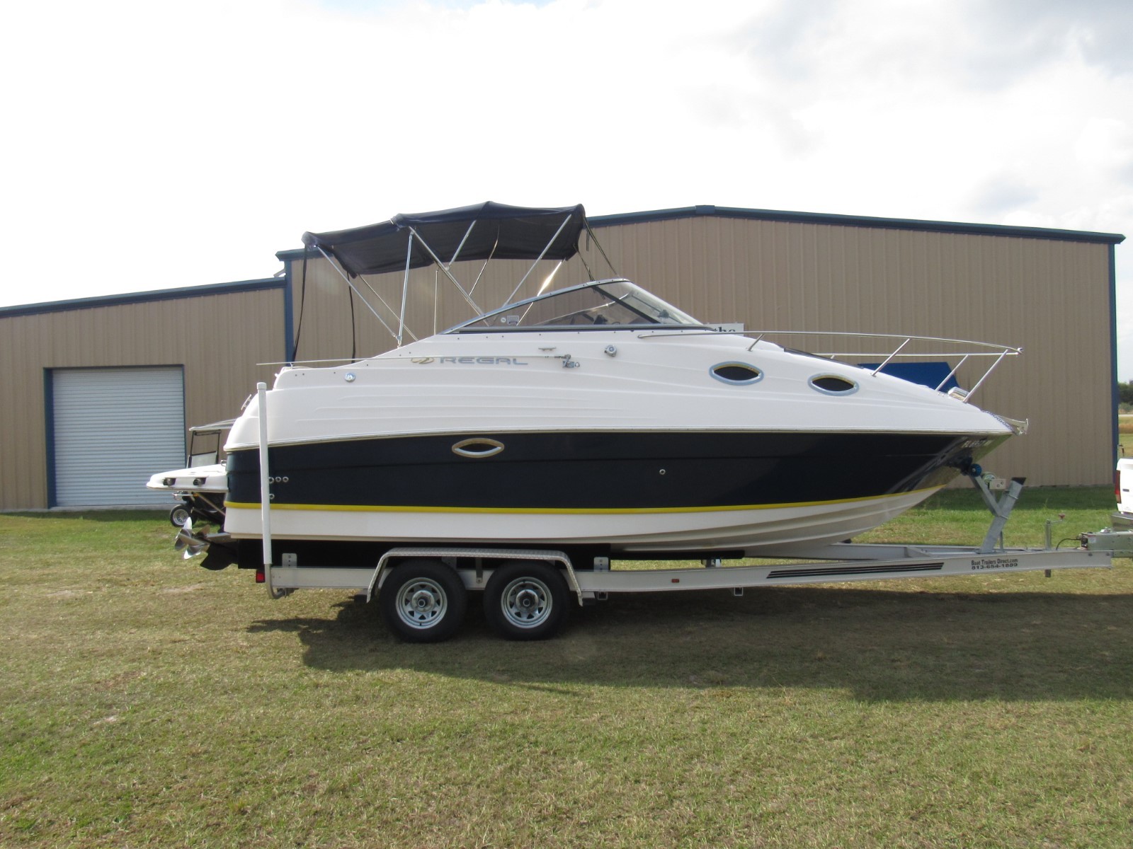 2005 Regal Commodore 2465 Low Hours Vewry Clean Boat!