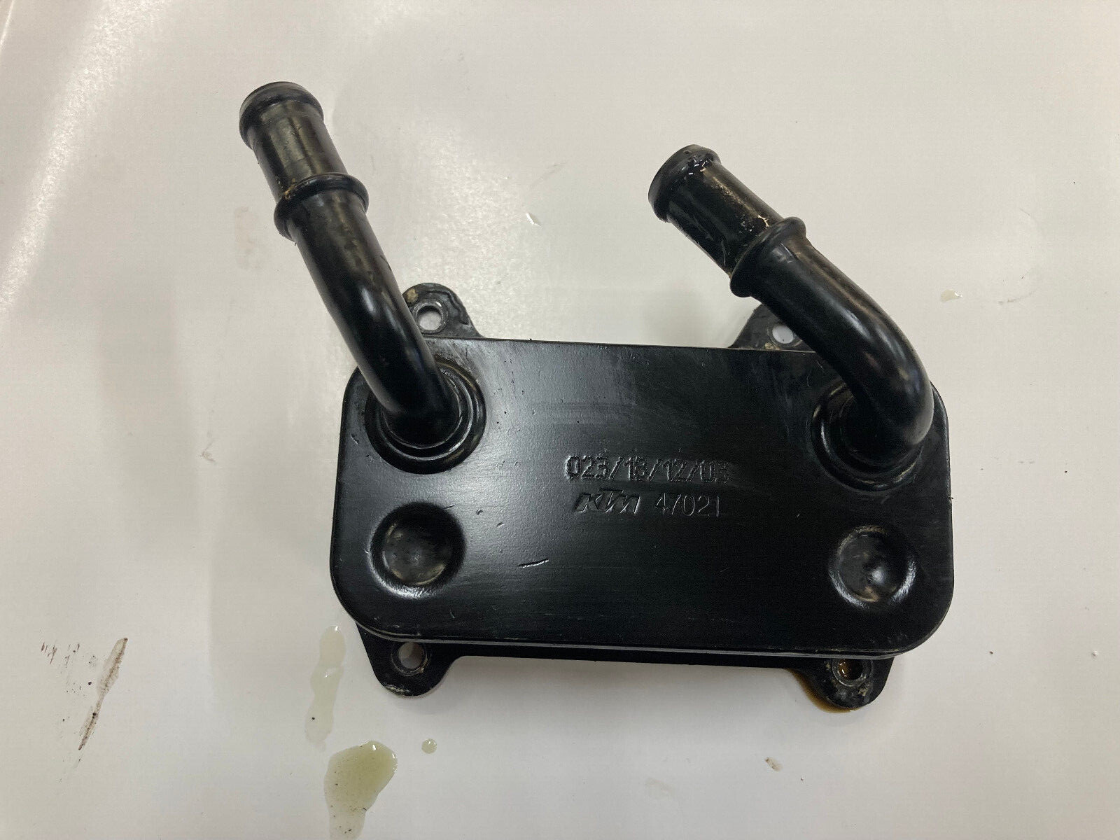 R2。 Seadoo 2002-2006 GTX RXP RXT GTI Engine Oil Cooler Oil