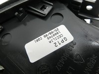 Opel Zafira B 05-11 Luftdusche Luftdüse Mitte Einbaurahmen Opel Zafira B 05-11 02.11.2006 213680437 gebraucht Vorschau 7