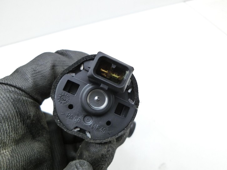 Volvo V70 II 00-04 2,4 D5 120KW Umwelzpumpe Pumpe Zusatzwasserpumpe  - Bild 5