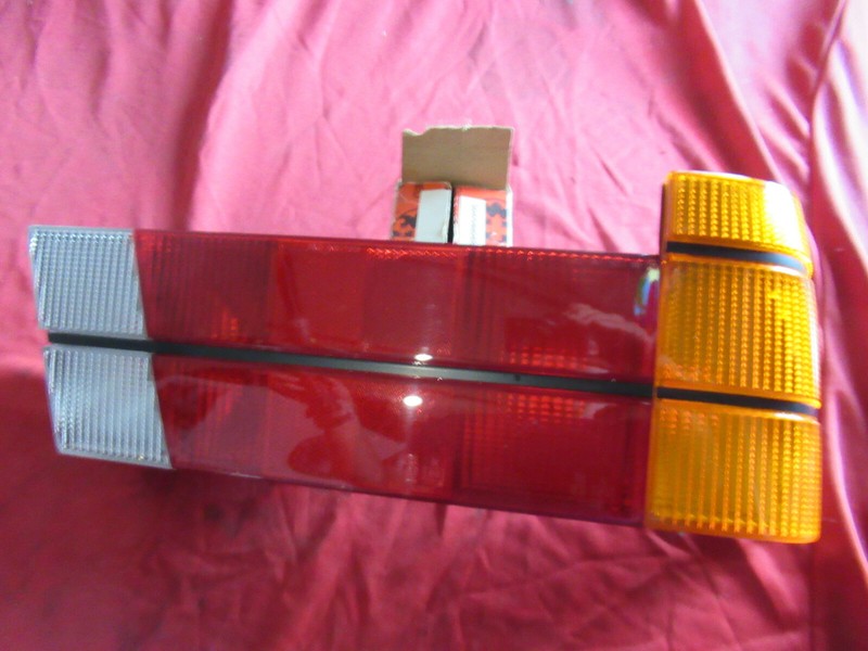 Original Alfa Romeo 75 1. SéRie Feu ArrièRe Droit Avec Jaune Clignotant 60526242