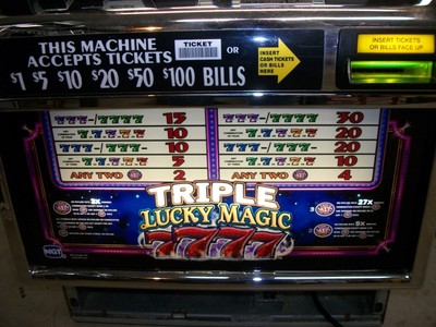 IGT S2000 TRIPLE LUCKY MAGIC 7777's 4 REEL SLOT MACHINE