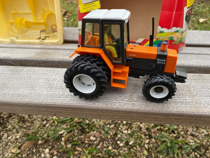 Tracteur Renault Britains 1/32 9522 145-14 Roues JumelÃ©Es