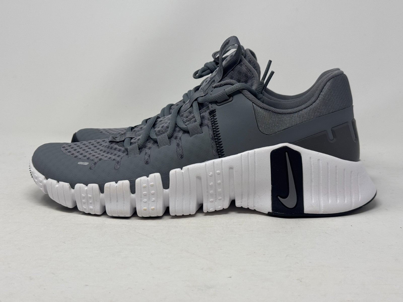 ★関税込★NIKE★NIKE FREEMETCON 5★24-30cm★GRAY★ Nike Free Metcon 5 Mens Sneakers Smoke Grey Iron Grey Black