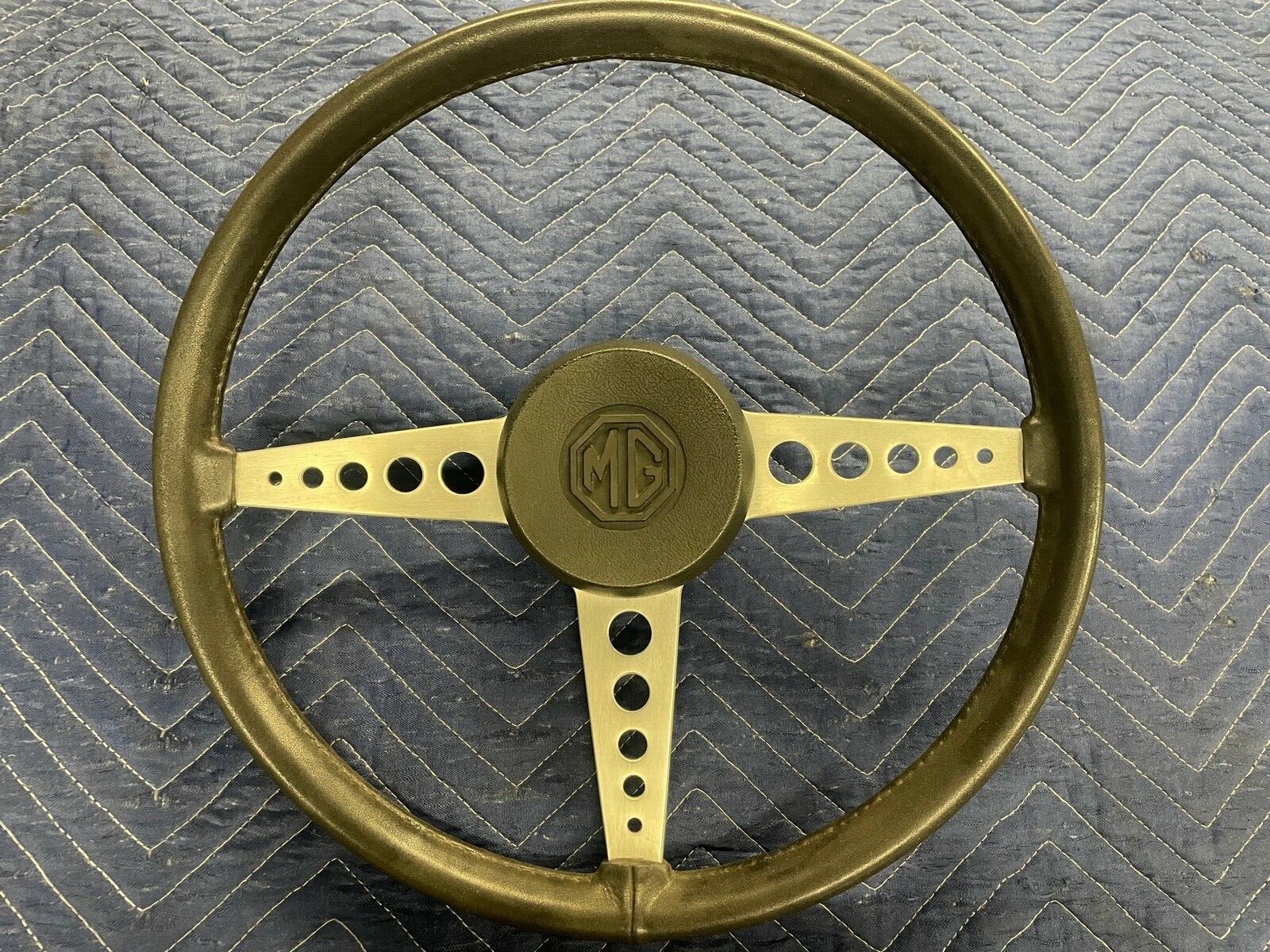 Mg Mgb Factory Vinyl Steering Wheel 1971 for sale