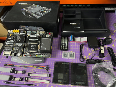 Altium NanoBoard NB2DSK01 ,V1.2.61 W/ Xilinx Virtex 4 & Altera Cyclone II board