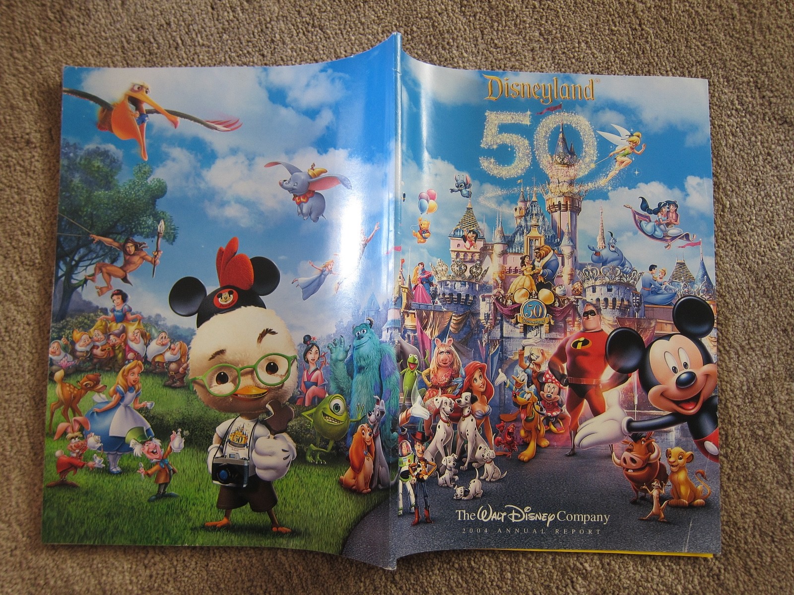 Walt Disney’s Disneyland 公式写真集 1975-6発行 Walt Disney's Disneyland 公式写真集 1975-6発行 50%OFF