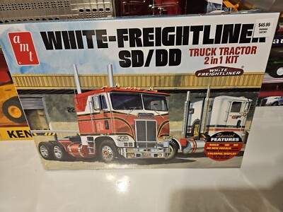 AMT White Freightliner SD/DD Tractor Truck 1:25 Scale Plastic Model Kit
