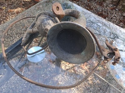 Ancien klaxon à dépression Super stentor Gurtner