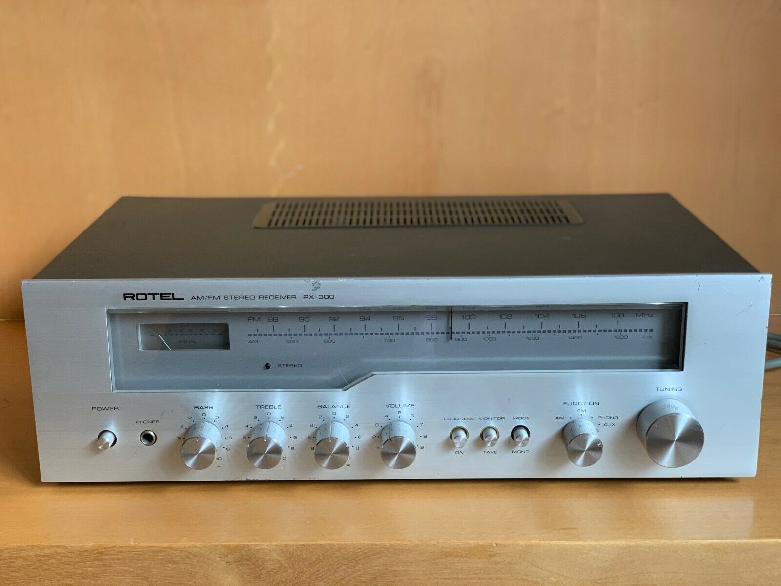 ROTEL RX-300 VINTAGE STEREO AM/FM RECEIVER~PHONO INTEGRATED ROTEL RX-300 VINTAGE STEREO AM/FM RECEIVER~PHONO INTEGRATED