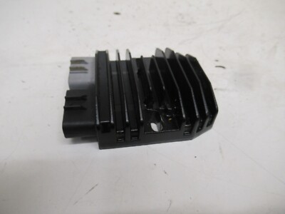 Triumph Speed Triple 1050 EZ05 515NJ Lichtmaschinen Regler Gleichrichter