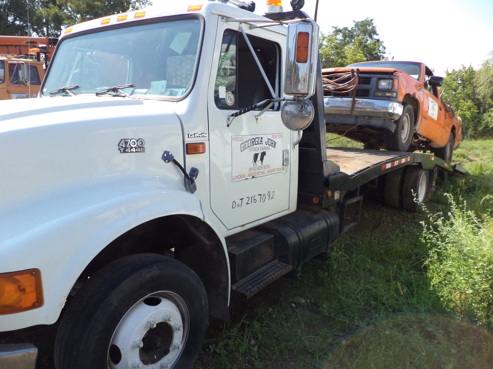 2002 INTERNATIONAL 4600 DT444 wrecker or equipment hauler,