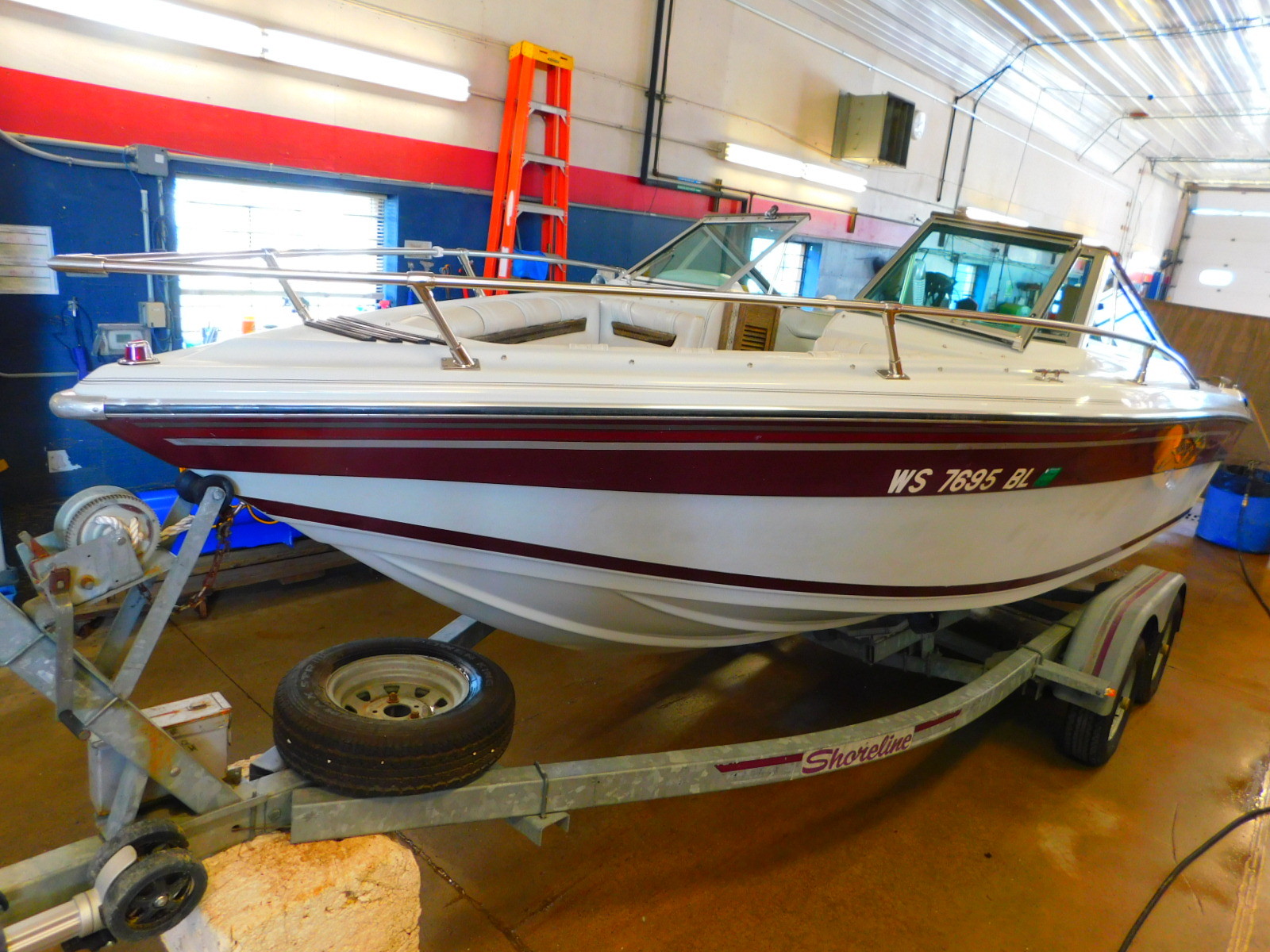 19' Celebrity 190V 260HP Mercruiser w/ Trailer T1276608