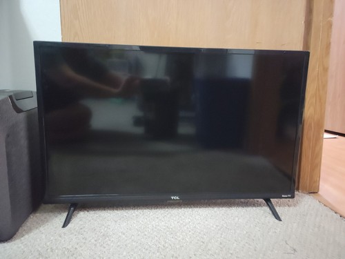 32 Inch TCL Roku Smart LED TV 32" (Non-smoking Home) HDMI/Po