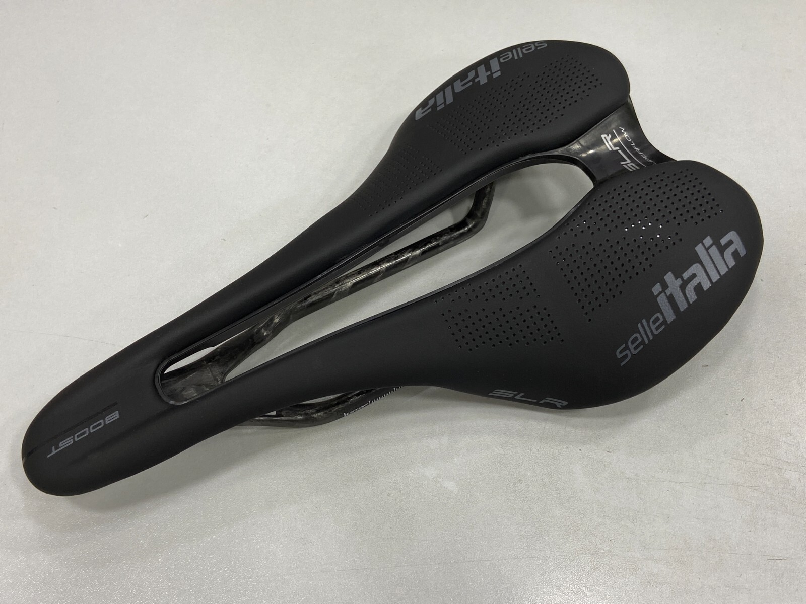 Selle Italia SLR Boost Kit Superflow L (145x248mm) Carbon