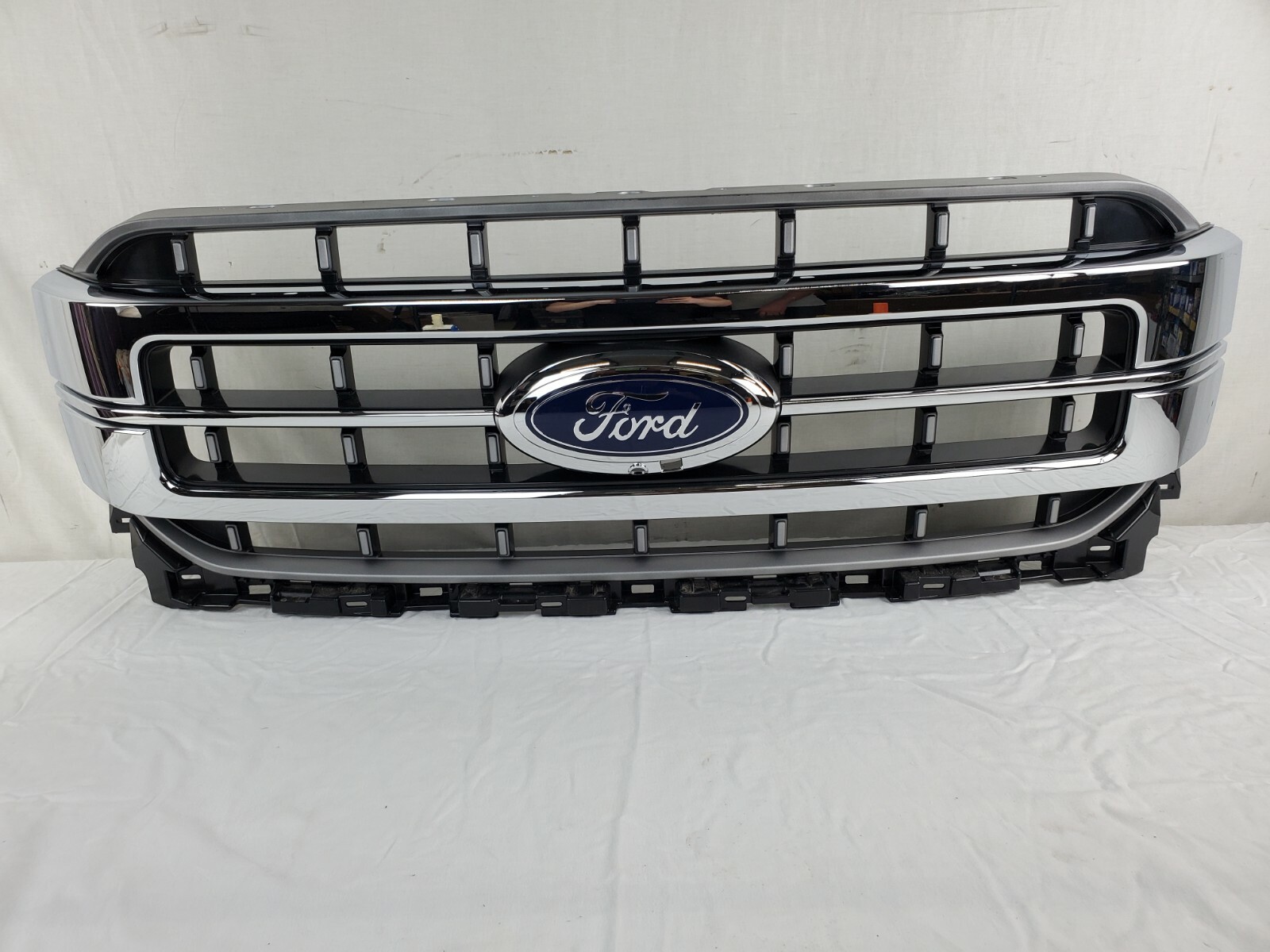 Grille Kit | FORD F-150 LARIAT 2023 Grille Kit | FORD F-150 LARIAT 2023