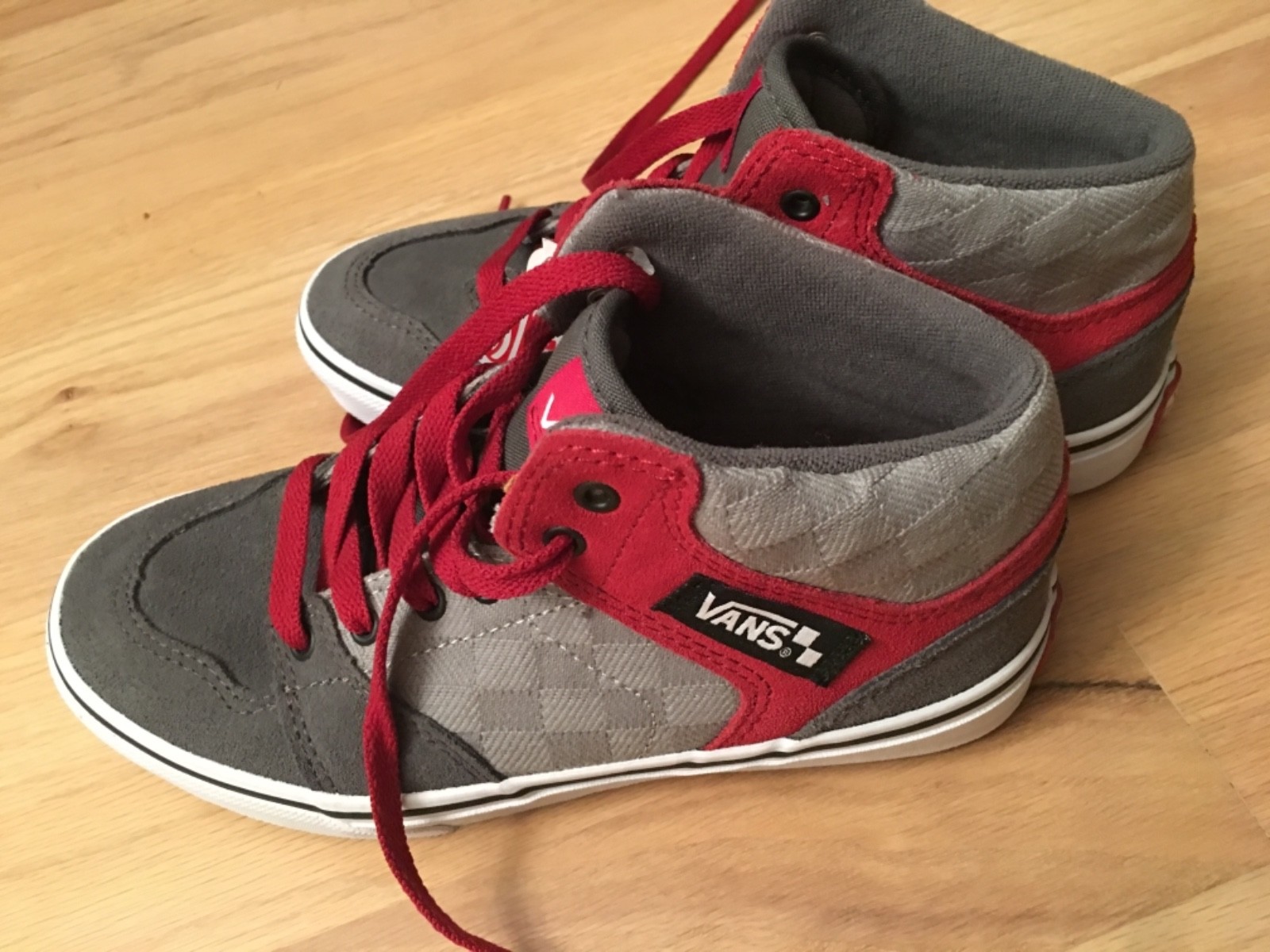 NEW VANS GREY KIDS SNEAKERS SHOES HIGH TOP BOOTS SIZE 2.5 Off the Wall