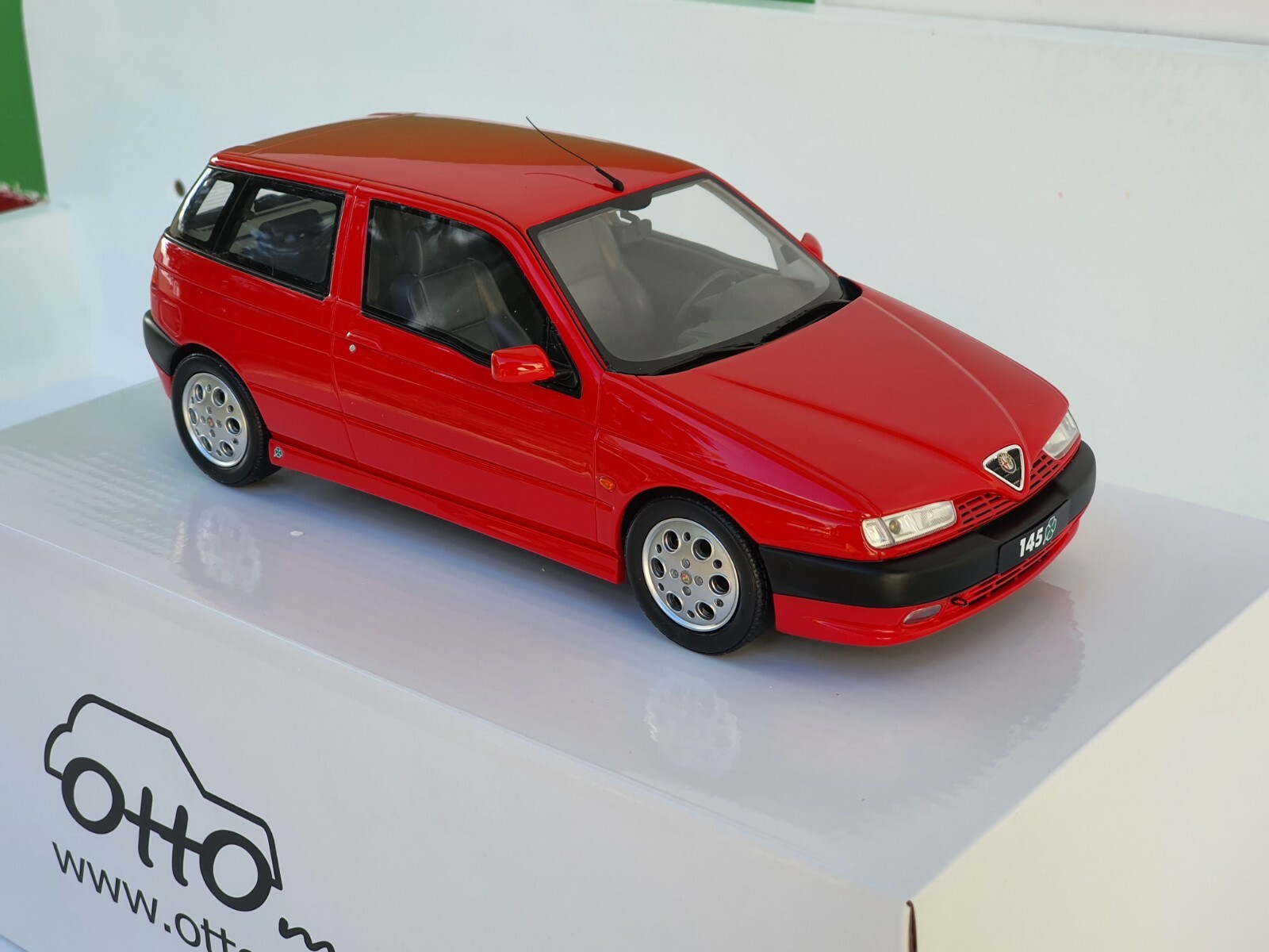 1:18 Alfa Romeo 145 Quadrifoglio Verde Red By Otto Mobile 1:18 Alfa Romeo 145 Quadrifoglio Verde Red By Otto Mobile