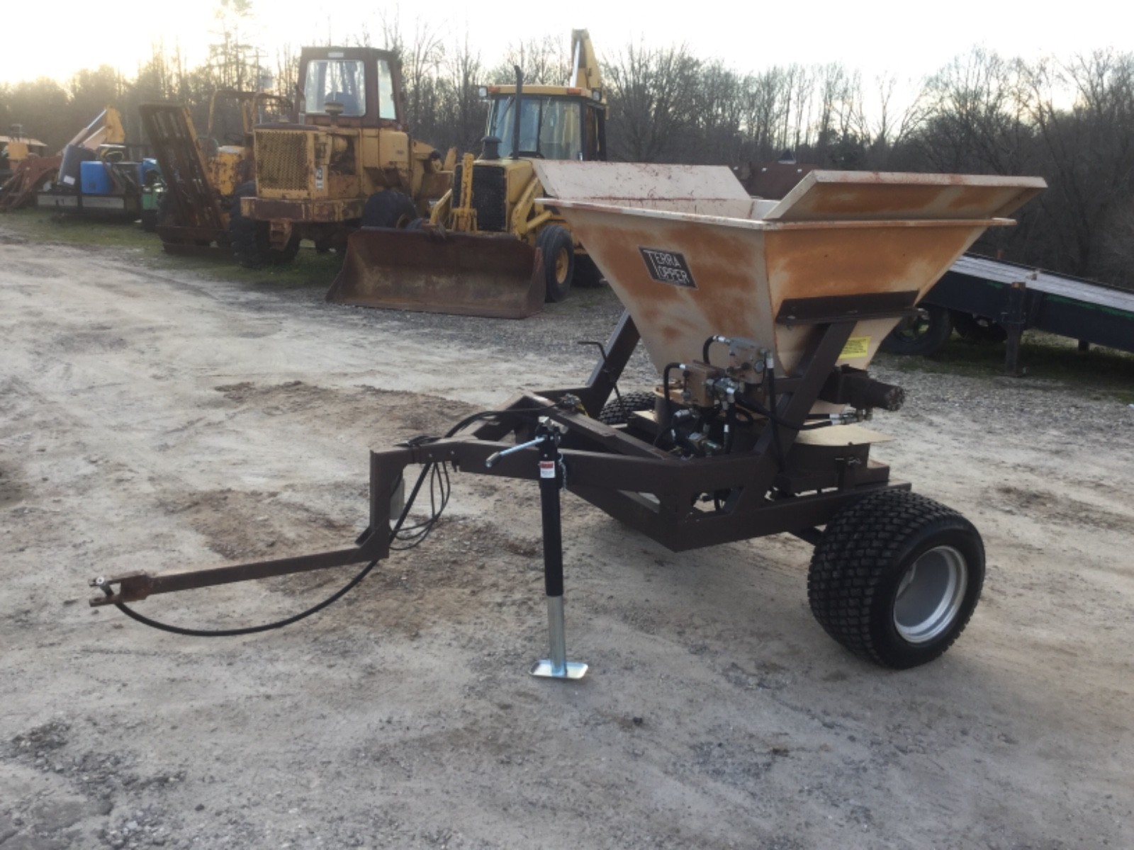 NICE TERR-TOPPER  T-750 PULLTYPE HYDRAULIC TWIN SPINNERS HYDRAULIC   SPREADER