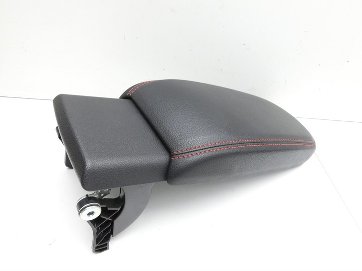Mercedes W176 A200 12-15 Armlehne Mittelarmlehne Auflage Leder Schwarz mit roter Naht Mercedes W176 A200 12-15... Vorschau 3