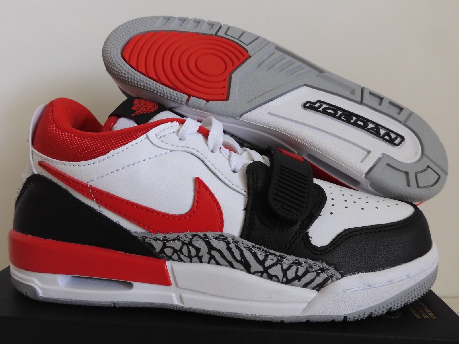AIR JORDAN LEGACY 312 LOW 29㎝ Amazon.com | Jordan Men's Air Legacy 312 Low White/Fire Red