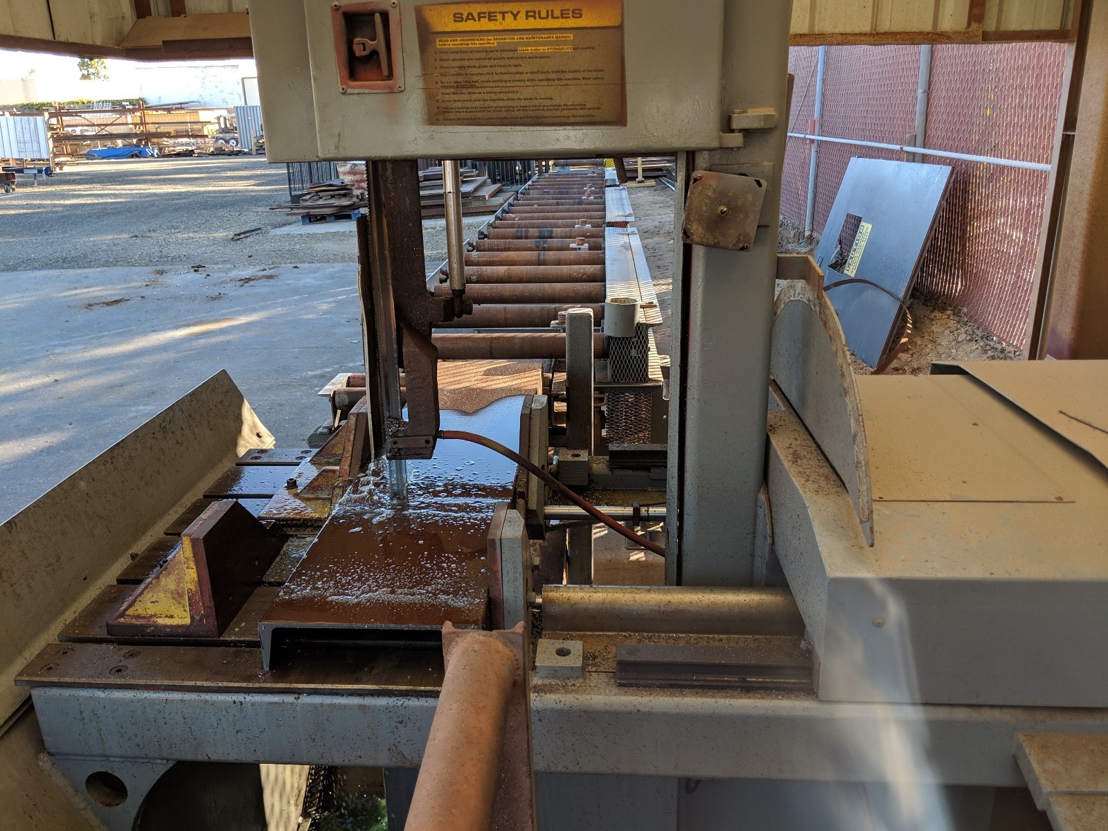 HYD-MECH V18 VERTICAL BAND SAW