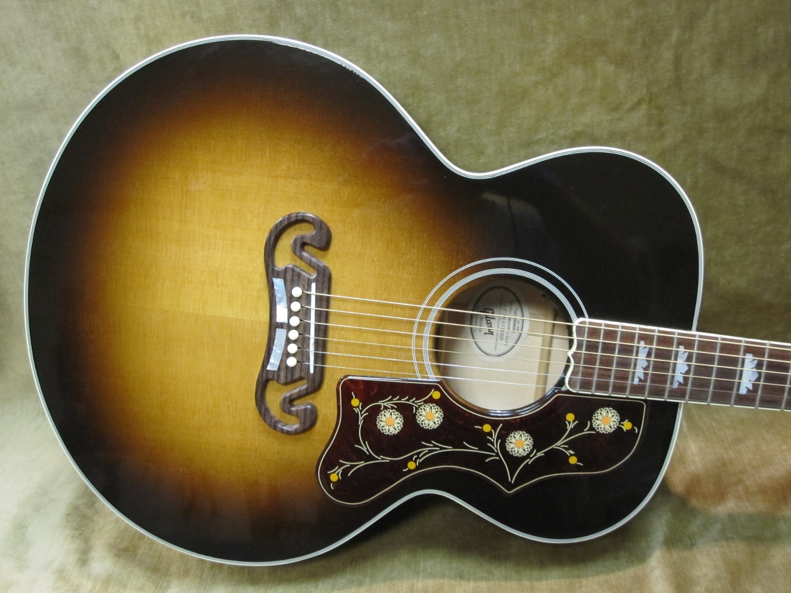 2015 GIBSON SJ-200 SUNBURST JUMBO MINT UNPLAYED W/OHSC & COA FREE US SHIPPING!