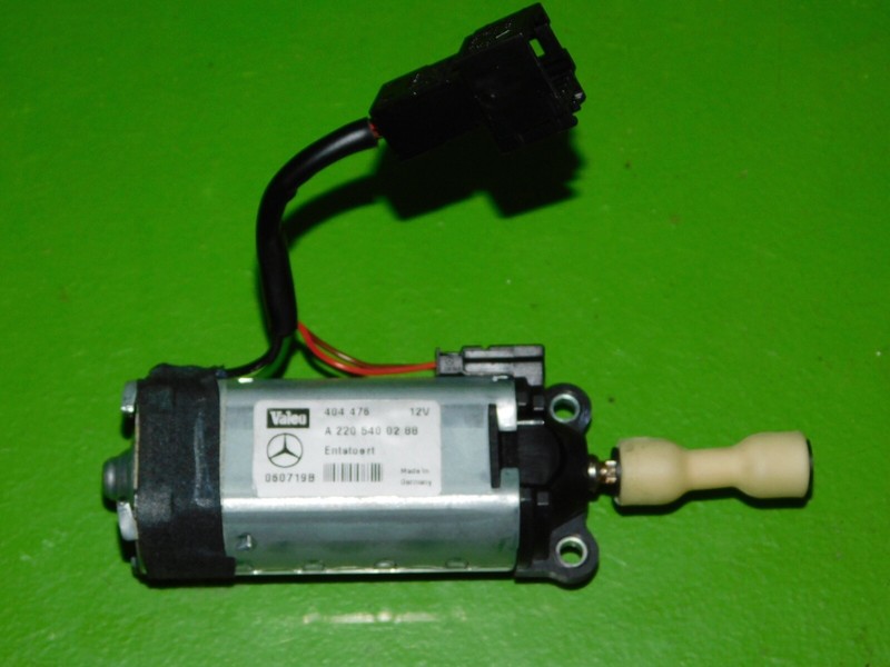 07-11 CLS 550 63 W219 OEM 2205400288 steering column tilt motor control