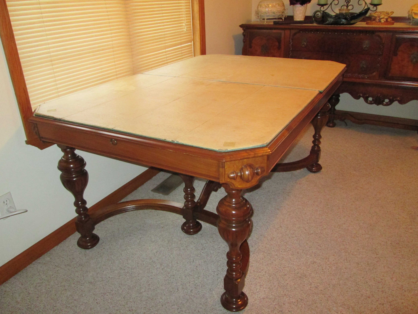 ANTIQUE EARLY 1900's  JACOBEAN STYLE DINING ROOM SET WITH BUTTERFLY LEAVE.